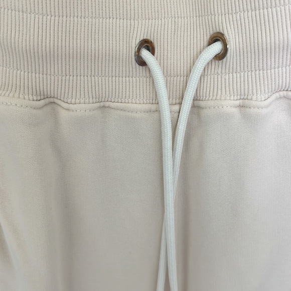 ICEBERG.     Yacht Ready.  ❤️Off the chain!  Euc    You get both see sizes - Picture 7 of 13